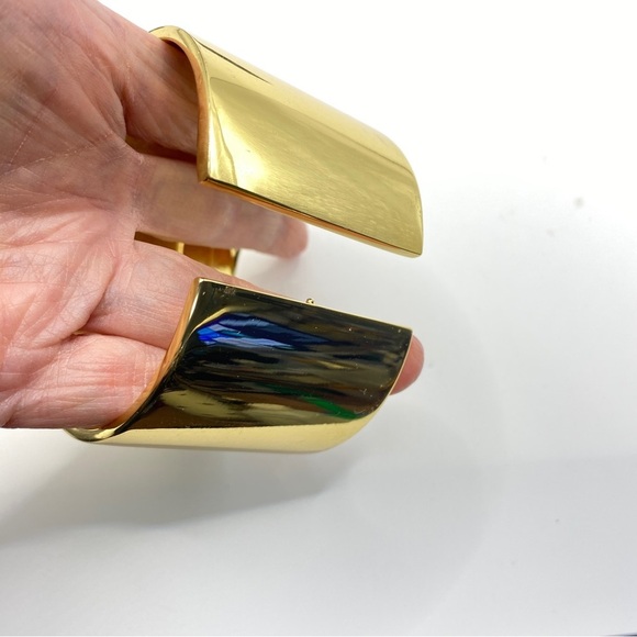 Wide Chunky Gold Tone Shiney Hinged Clamper Bracelet - Picture 2 of 6